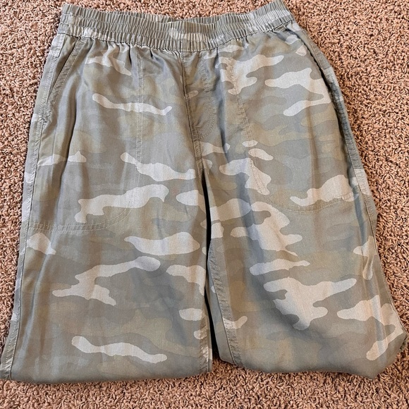 So Camo light weight joggers size Small - Picture 7 of 7